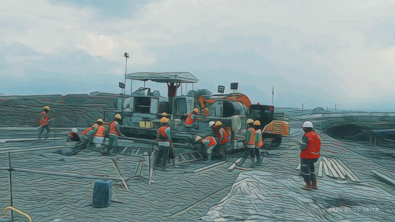 Pekerja Konstruksi Sedang Bekerja